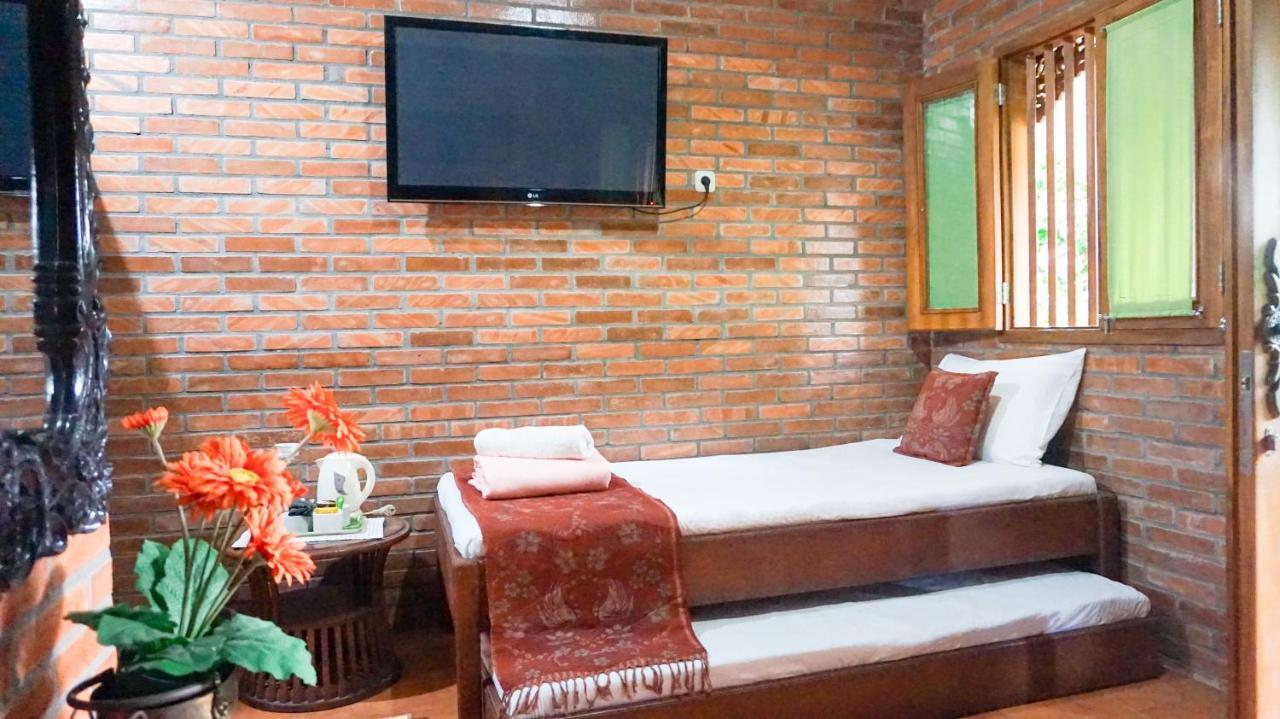 Ndalem Suryo Saptono Guest House Tugu Exterior foto