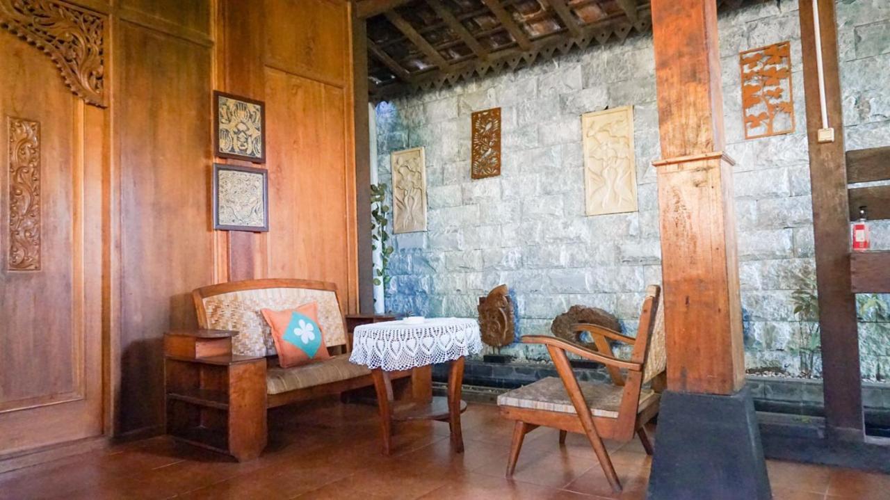 Ndalem Suryo Saptono Guest House Tugu Exterior foto
