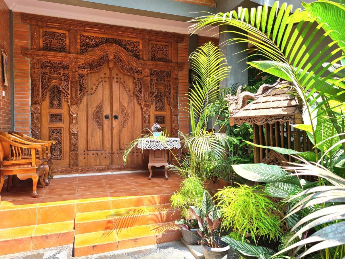 Ndalem Suryo Saptono Guest House Tugu Exterior foto