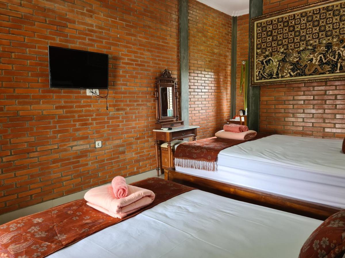Ndalem Suryo Saptono Guest House Tugu Exterior foto