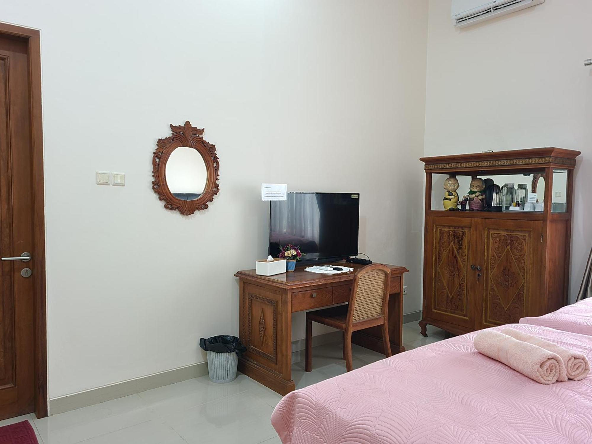 Ndalem Suryo Saptono Guest House Tugu Exterior foto